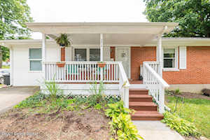 352 Ridgewood Dr Versailles, KY 40383