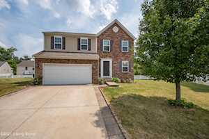 5437 Bannon Crossings Dr Louisville, KY 40218