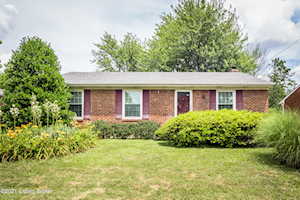 5105 Sprucewood Dr Louisville, KY 40291