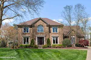 2826 Woods Club Rd Louisville, KY 40241