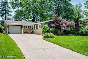 9204 Axminster Dr Louisville, KY 40299