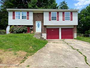 9016 John Paul Ct Louisville, KY 40229