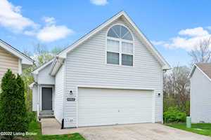 8302 Lake Superior Dr Louisville, KY 40291