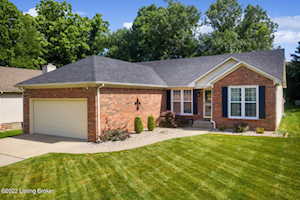 525 Hunting Hills Dr Shelbyville, KY 40065