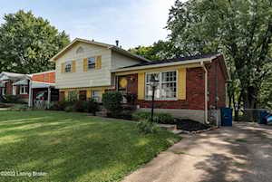5317 Oakcreek Ln Louisville, KY 40291
