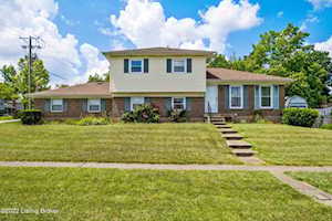 4318 Chenwood Ln Louisville, KY 40299