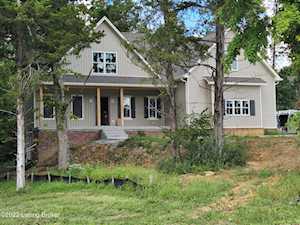 2812 Hollow Oak Dr Crestwood, KY 40014