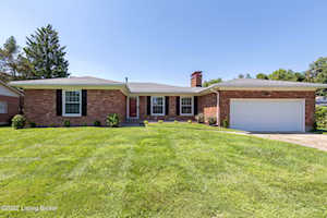4204 Wenwood Dr Louisville, KY 40218