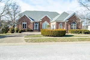 1004 Woodland Ridge Ct Louisville, KY 40245