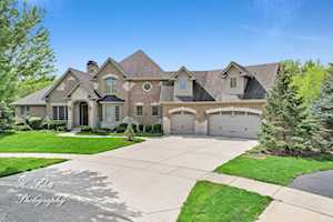 11 Covington Ct Algonquin, IL 60102