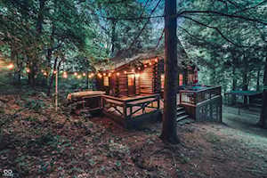 6688 Bellsville Pike Columbus, IN 47201