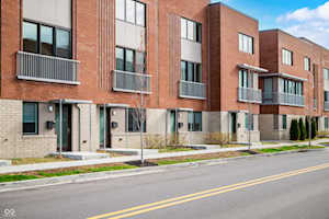 822 7th St Columbus, IN 47201