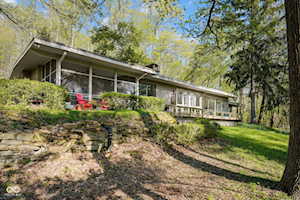 9806 Raintree Dr N Columbus, IN 47201