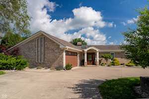9454 Raintree Dr S Columbus, IN 47201