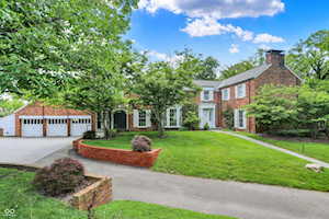 2505 Riverside Dr Columbus, IN 47201