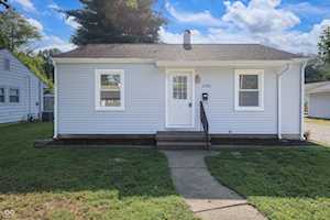 2541 Pearl St Columbus, IN 47201
