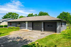 2230 Sims Dr Columbus, IN 47203