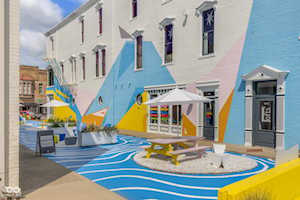 410 6th St Columbus, IN 47201