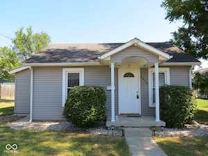 1215 Iowa St Columbus, IN 47201