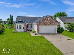 2369 Orchard Creek Dr Columbus, IN 47201