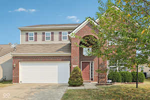 2128 Creekstone Dr Columbus, IN 47201