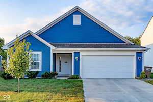 2127 Abbey Ln Columbus, IN 47201
