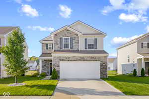 2437 Creekland Dr Columbus, IN 47201