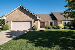 4948 Anna Maria Dr Columbus, IN 47203