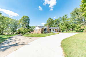 3532 Shoshonee Dr Columbus, IN 47203