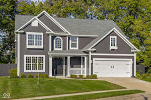 3258 Starlite Ct Columbus, IN 47203
