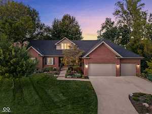 5665 Treeline Dr Columbus, IN 47201
