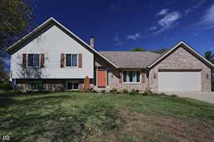 470 Oakbrook Dr Columbus, IN 47201