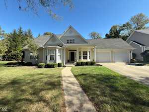 1230 Boxwood Ct Columbus, IN 47201