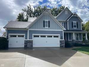 3271 Gray Hawk Dr Columbus, IN 47201
