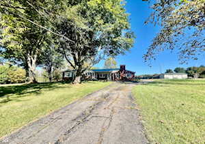 7260 W Deaver Rd Columbus, IN 47201