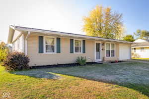 2743 Streamside Dr Columbus, IN 47203