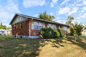 1528 E 8th St Jeffersonville, IN 47130