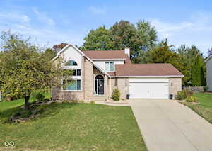 6036 Chinkapin Dr Columbus, IN 47201