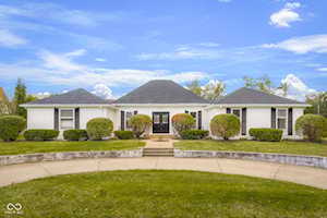 4291 Fairlawn Dr Columbus, IN 47203