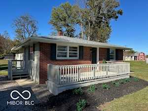 5044 S Vine St Columbus, IN 47201