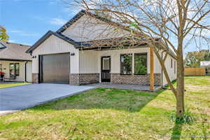 633 W Cherry St Scottsburg, IN 47170