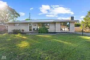 2641 18th St Columbus, IN 47201