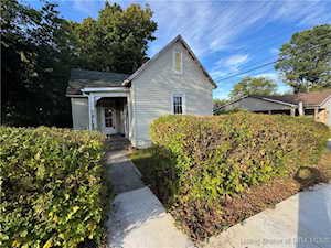 410 E Mulberry St Salem, IN 47167