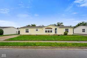 4697 W Ridge Dr Columbus, IN 47203