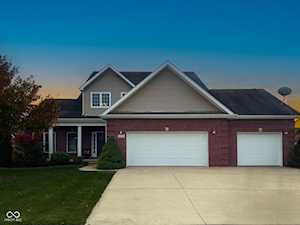 2791 Bluebell Ct E Columbus, IN 47201