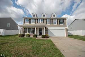 4678 Maplelawn Dr Columbus, IN 47203