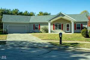 1756 Pinion Ct Columbus, IN 47201