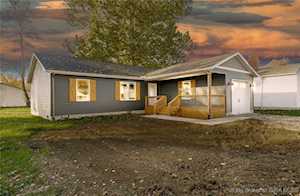 521 W Maple St Austin, IN 47102