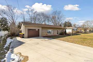 305 W Grand Ave in Mt. Pleasant, MI Photo 2