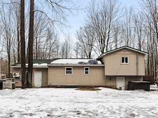 4891 Fell Dr in Marion Twp, MI Photo 2